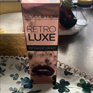 Revolution Retro Luxe Metallic Lip Kit - Worth It (Deep Berry)